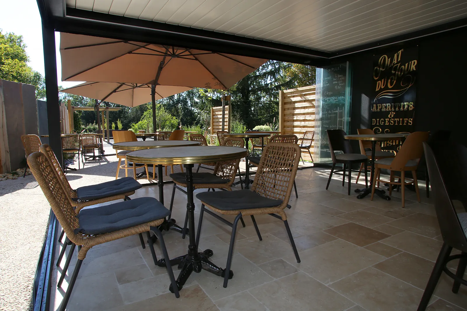 Aménagement d'un bar-restaurant, réalisation AJ2