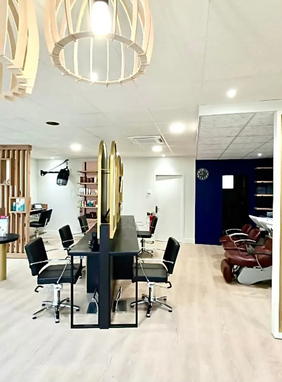 Rénovation d'un salon de coiffure, réalisation AJ2 contractant général