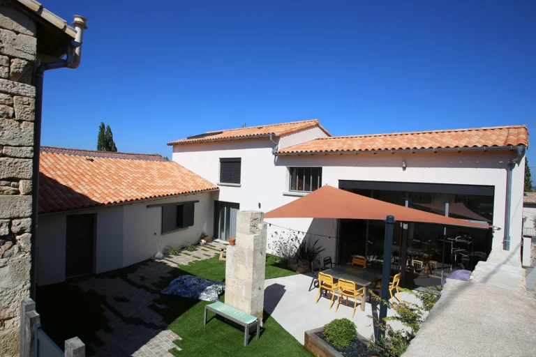 Transformation d'une scierie en habitation à La Crèche, réalisation AJ2